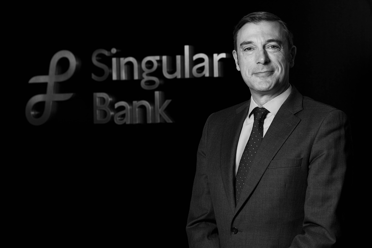 Imagen de un mapa con billetes